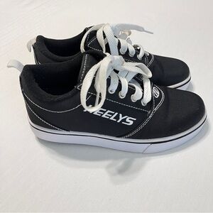 Heelys Pro 20 Black Canvas Lace Up Skate Wheel Sneaker Shoes HES10393
Youth Sz 4